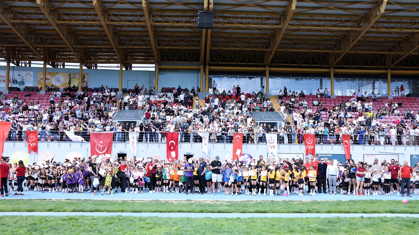 İstanbul'daki Mini Voleybol Şenliği'ne 436 Takım Katıldı