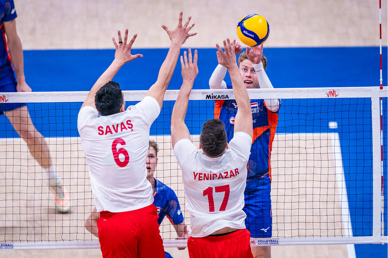 Filenin Efeleri yine ilk seti alıp maçı kaybetti