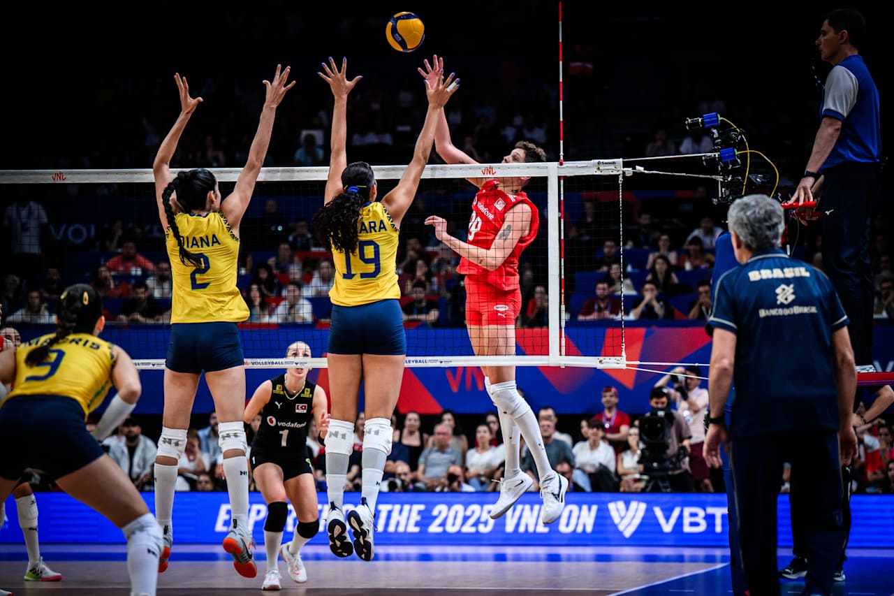 Brezilya'ya mağlubiyet geldi tribünde tarih yazıldı