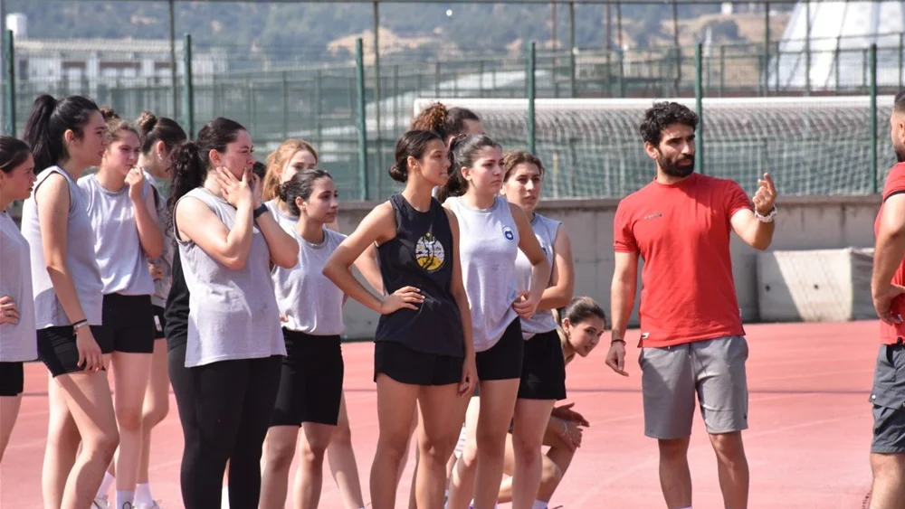 Afyon Gençlik Spor Kadın Voleybol Takımı Sezona Hazır