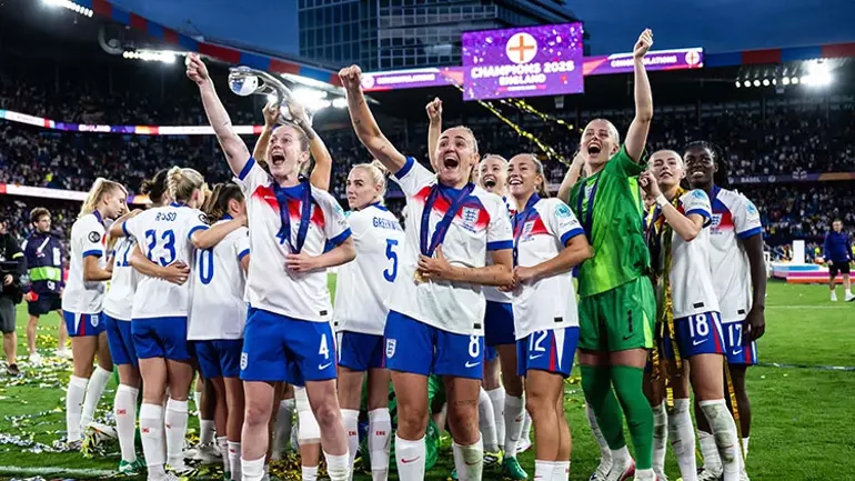 Doktorlar 'Şaşısın' dedi ama o pes etmedi