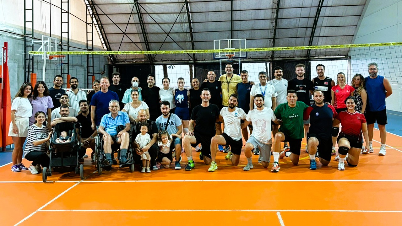 Voleybol Hakem ve Antrenörlerinin Maçında Kazanan Fair Play Oldu