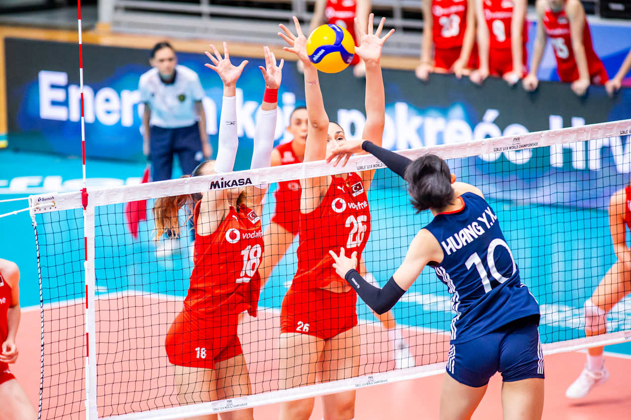 Çin'i 3-1 yenen U19 Milliler Dünya Şampiyonası'nda Yarı Finalde