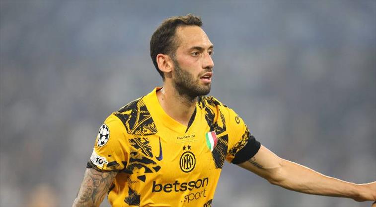 Hakan Çalhanoğlu söz verdi, Galatasaray’da tepkiler yağdı Hakan Çalhanoğlu söz verdi, Galatasaray’da tepkiler yağdı