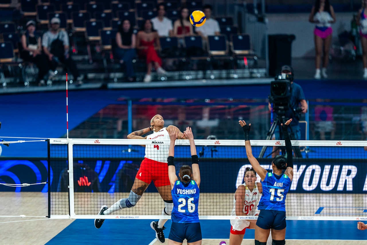 Türkiye'yi 5 sette geçen Japonya Yarı Finalde