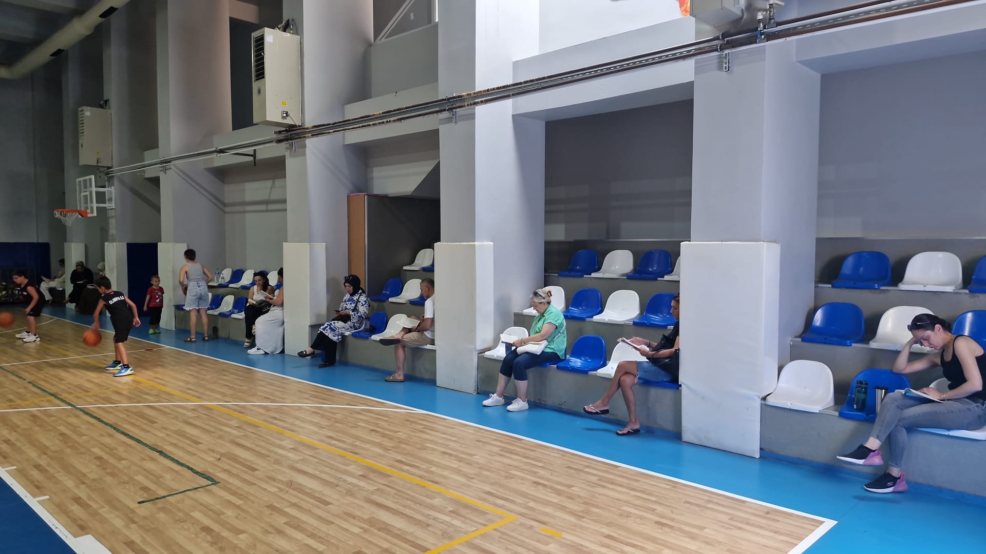 Tribün mü, Kütüphane mi?