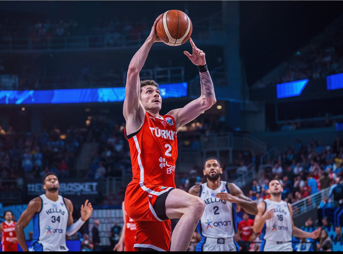 Türkiye Yunanistan’ı devirdi, EuroBasket’te finale çıktı