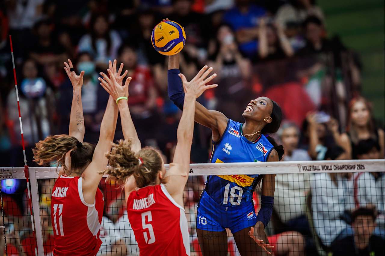 İtalya, Polonya'yı 3-0 yenip yarı finale çıkarken seriyi 34 maça çıkarttı