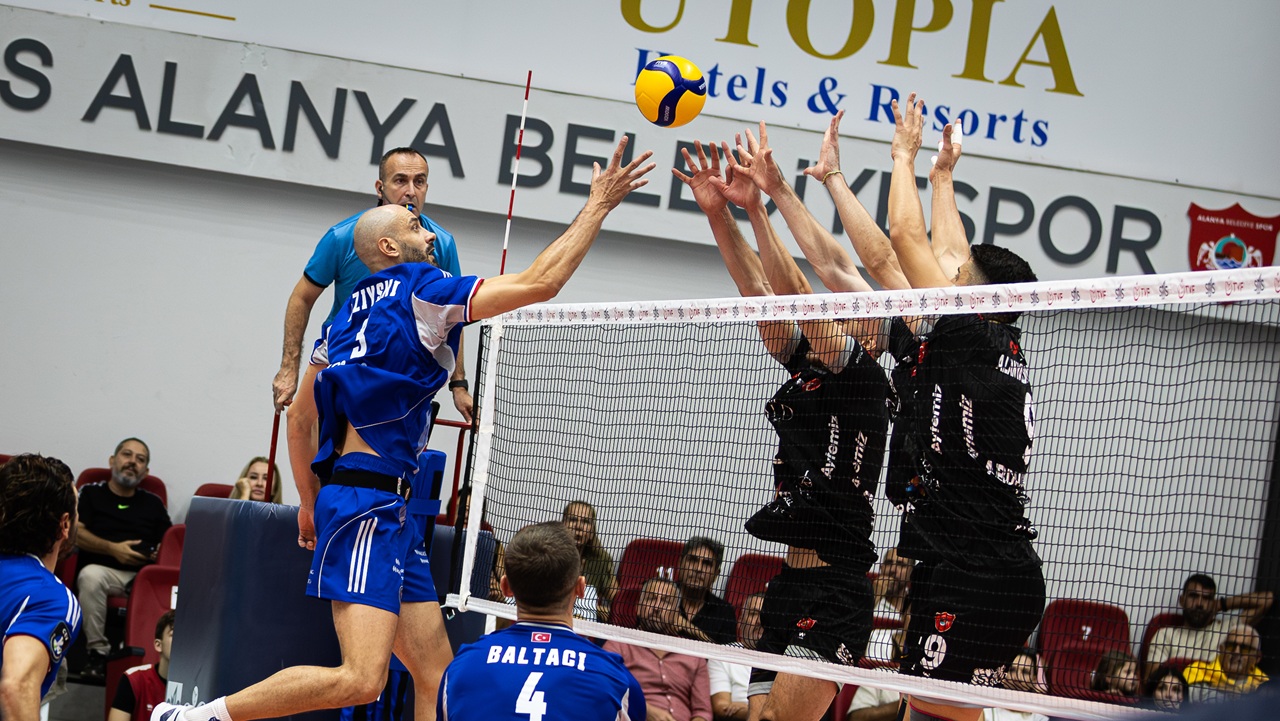 Halkbank Alanya deplasmanında 5 set sonunda kazandı