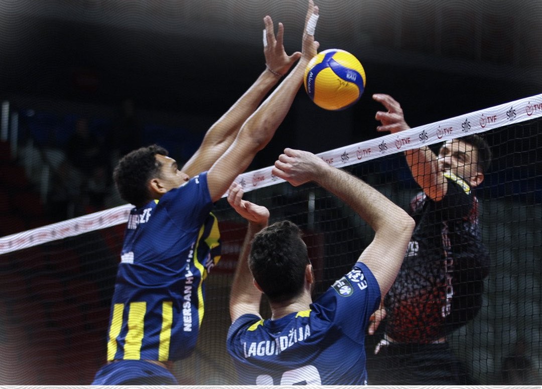 5 Setlik mücadelede İstanbul Gençlik Fenerbahçe'yi 3-2 yendi dörtte dört yaptı