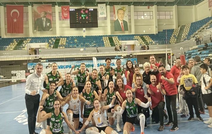 Sakarya Voleybol Afyon Belediyesi Yüntaş'ı yendi, sekizde sekiz yaptı
