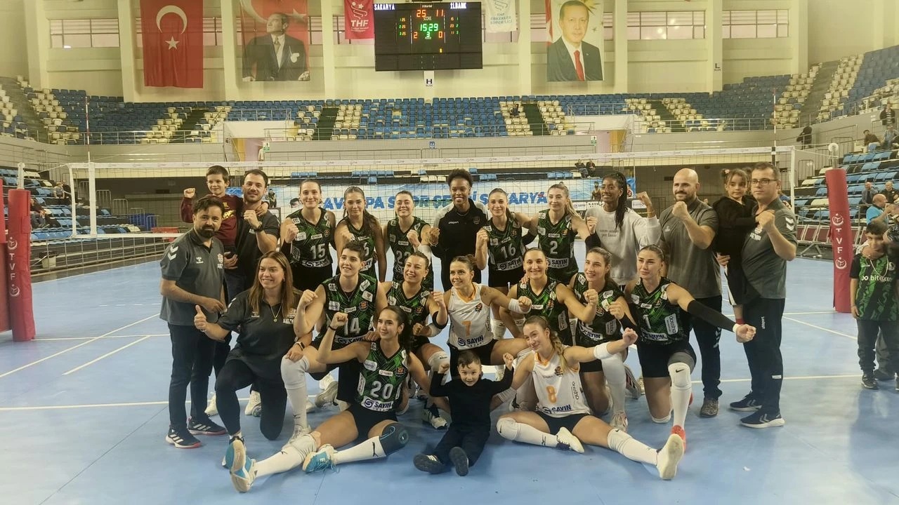 Sakarya Voleybol'da yüzler gülüyor