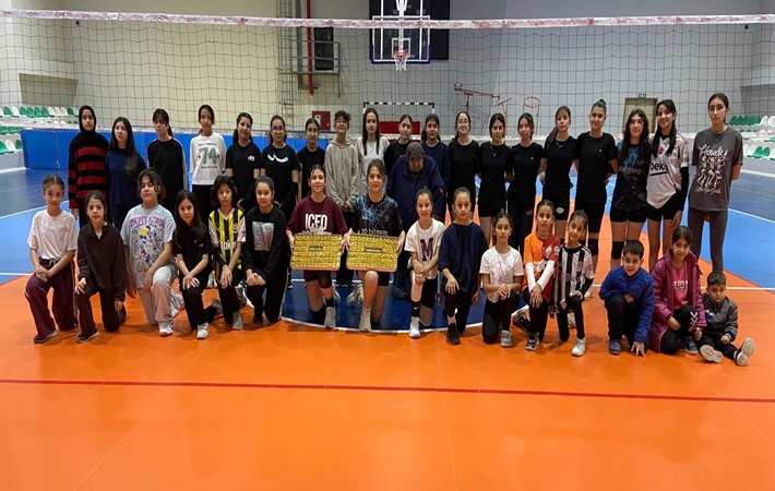 Erzin'de yeni kurulan Hatay Erzin Spor'a yoğun ilgi