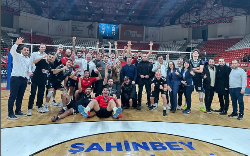 Gaziantep Gençlik Spor 5 set sonunda İstanbul Gençlik Spor'u yendi