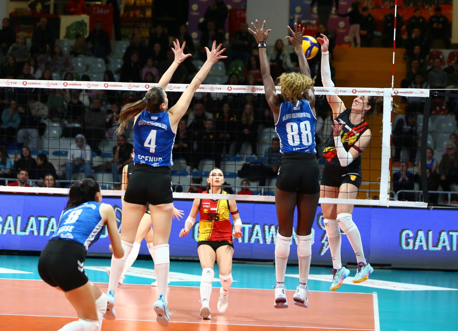 Nilüfer Belediyespor evinde Göztepe'yi 3-1 mağlup etti