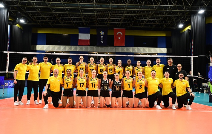 VakıfBank Fransa'da Volero Le Cannet'i set vermeden yendi