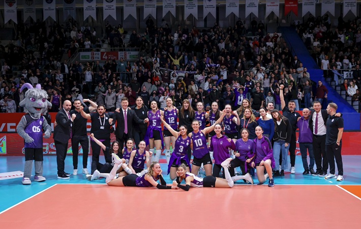 Zeren Spor Eczacıbaşı karşısında Uzelac'ın 37 sayılık performansı ile kazandı