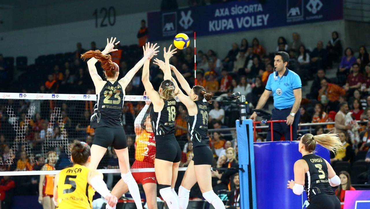 25. AXA Sigorta Kupa Voley'de Galatasaray'ı 3-0 yenen VakıfBank Finalde
