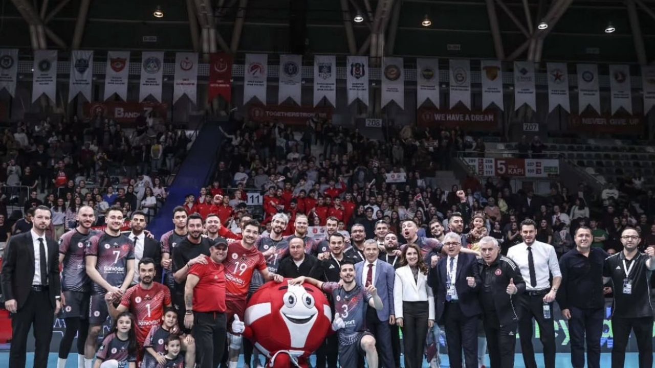 Efeler Ligi şampiyonu Ziraat Bankkart oldu