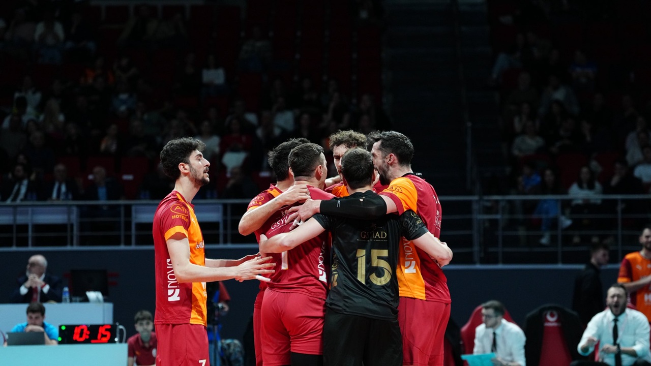 Halkbank'ı 3-0 yenen  Galatasaray, finalde Ziraat Bankkart'ın rakibi oldu