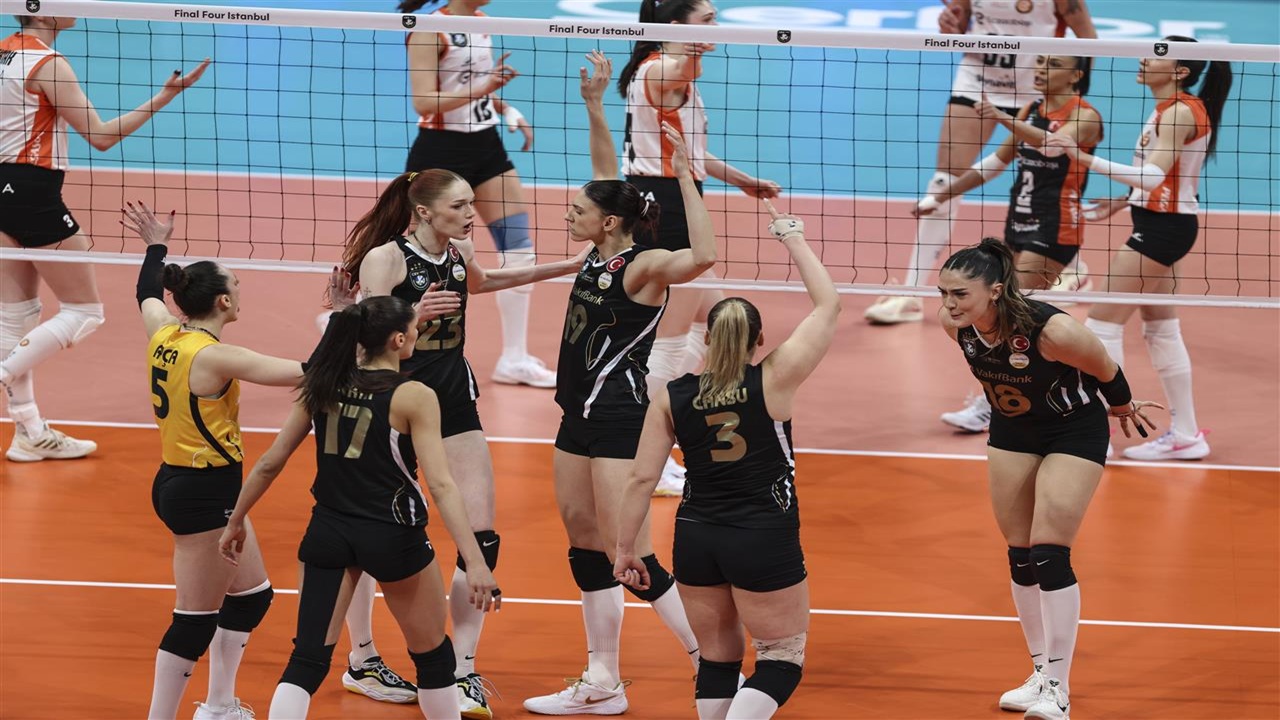 Eczacıbaşı'nı 3-1 yenen VakıfBank 7. Kez Şampiyon Oldu