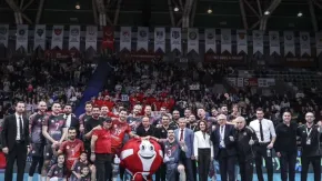 Efeler Ligi şampiyonu Ziraat Bankkart oldu