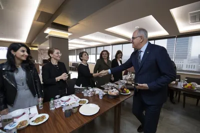 Başkan Üstündağ, Öğretmenler Günü'nü TVF Spor Lisesinde Yemekte Kutladı