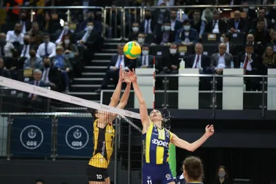 VakıfBank'a 2 set yetiyor, F.Bahçe ise Altın Set'i bulmak zorunda