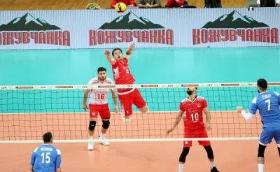 Efeler galibiyetle başladı