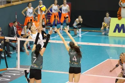 Eczacıbaşı VitrA PTT'yi 3-0'la geçti