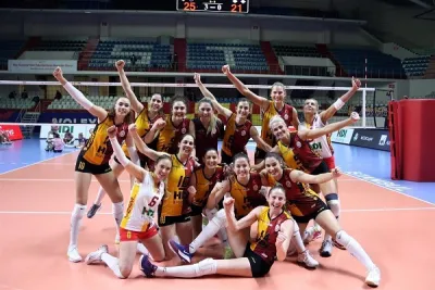 Cim Bom, Fransız rakibini 3-0 yendi ve Finale yükseldi