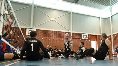 Oturarak Voleybolda yarı finaldeyiz Maç canlı yayınlanacak.