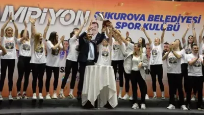 Şampiyon taraftarıyla buluştu