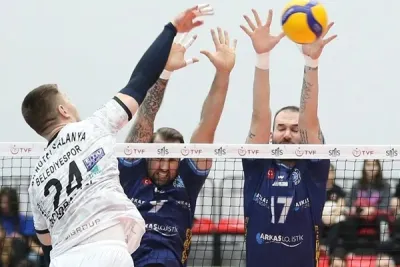 Arkas Spor 5 sette kazandı