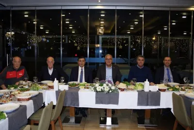 Başkan Üstündağ'dan Filenin Efeleri'ne Moral Yemeği