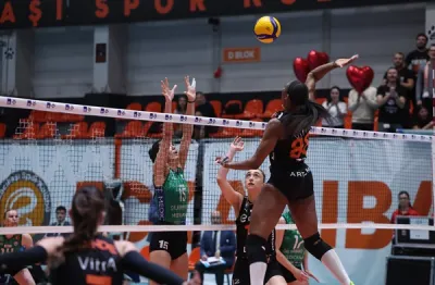 Eczacıbaşı yarı finalde VakıfBank'la eşleşti