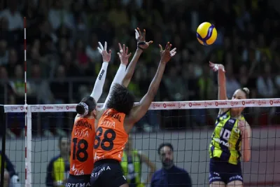 2. Randevu 5 set sürdü, bu kez kazanan Eczacıbaşı Dynavit oldu