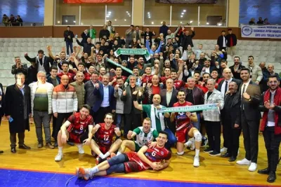 Akkuş Belediyesi Bursa büyükşehir Bld'ni 5 sette geçti