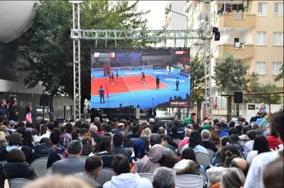 Voleybol, Adana'da salona sığmıyor