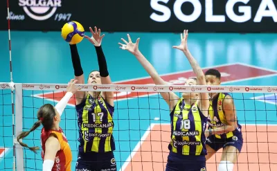 Yarı Finalin ilk maçı 5 set sürdü, kazanan Galatasaray oldu