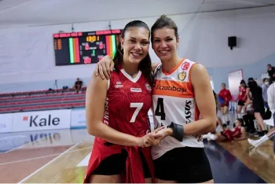 Abla, kardeş hasret giderdiler