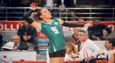 Voleybolda bir lejyoner de Karadağ'a