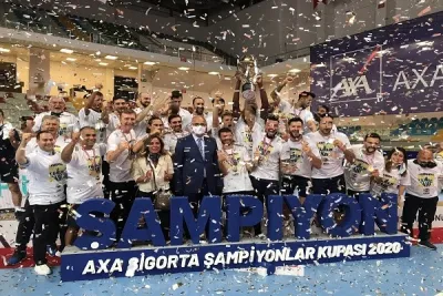 Sezonun ilk kupası Fenerbahçe HDI Sigorta'nın