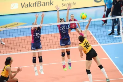 VakıfBank iki set verdi liderlik şansını kaybetti