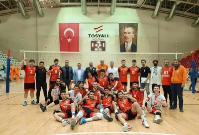 Erzin’in Genç Efeleri Set Vermeden Yarı Finalde