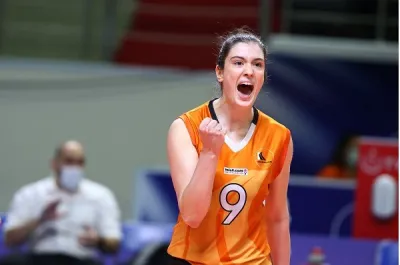 Ezgi Akyaldız parlıyor