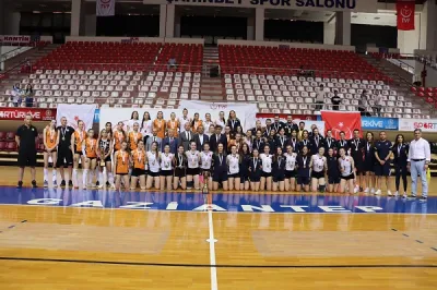 Genç Şampiyonlar Kupa ve Madalyalarını Aldılar