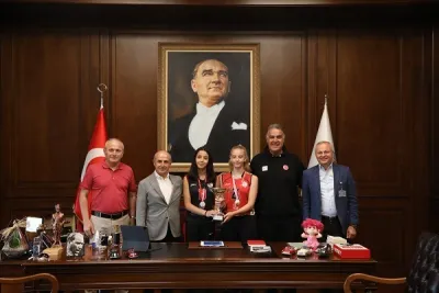 Başkan Dr. Hasan Akgün Şampiyonları makamında kabul etti