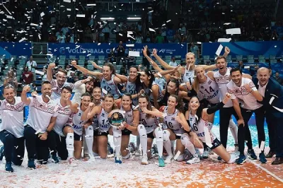 Eczacıbaşı Dynavit baş antrenörü Ferhat Akbaş'tan tarihi başarı