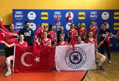 İstanbul Aydın Üniversitesi'nden Gençlik Bayramında Çifte Zafer